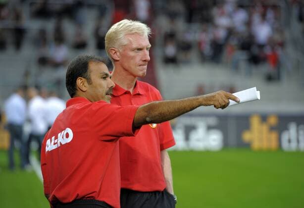 10.08.2010, Fussball 2010 2011, FC Augsburg - VfB Stuttgart, Testspiel in der IMPULS-Arena Augsburg. Trainer Jos Luhukay (Augsburg) und Co-Trainer Rob Reekers (re, Augsburg).