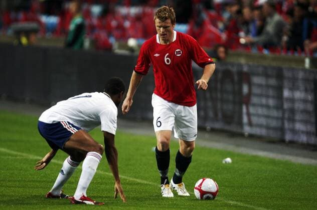 Norway (red) - France (white) 2-1: John Arne Riise , Norge 