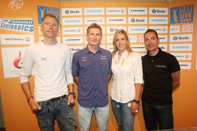 Hamburg Vattenfall Cyclassics 2010, Pressekonferenz (L-R): Christian Knees (GER, Milram), Andre Kneipel, Hanka Kupfernagel (GER, Stevens Racing Team) and Erik Zabel - xHOCHxZWEIx xMaltexChristiansx