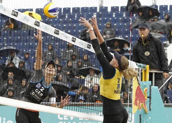 Beach Volleyball, CEV European Championship Final 2010 Berlin, Europameisterschaft, Beachvolleyball, Sara Goller ( GER, L ) - Sanne Kaizer ( NED ) xHOCHxZWEIx xJuergenxTapx