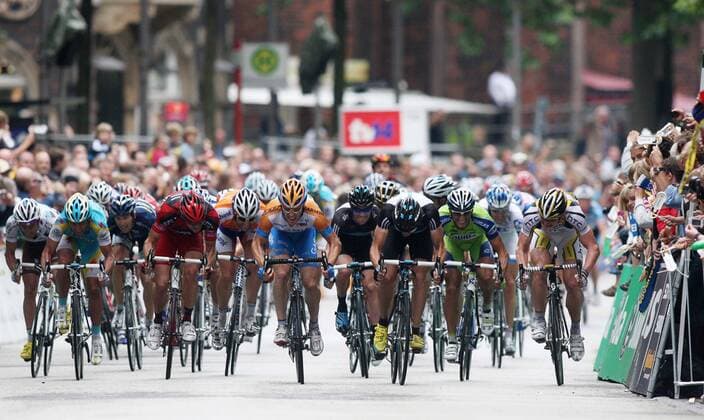 Sports - Sport: Cycling - Radrennen: Hamburg Vattenfall Cyclassics 2010, --- Tyler Farrar, Mitte Garmin Transitions --- xHOCHxZWEIx xMaltexChristiansx o0 Peloton, Starterfeld, Fahrerfeld, Teilnehmerfeld Totale