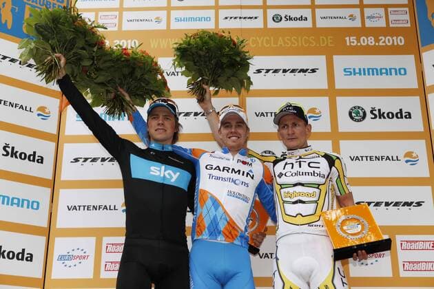 Sports - Sport: Cycling - Radrennen: Hamburg Vattenfall Cyclassics 2010, Elite,Siegerehrung, Sieger Tyler Farrar Mitte Garmin Transitions , Edwald Hagen Boasson (Team Sky li.), Andre Greipel (HTC Columbia ) xHOCHxZWEIx xThomasxVictorx