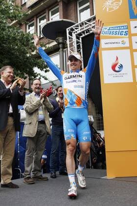 Sports - Sport: Cycling - Radrennen: Hamburg Vattenfall Cyclassics 2010, Elite,Siegerehrung, Sieger Tyler Farrar Mitte Garmin Transitions, xHOCHxZWEIx xThomasxVictorx