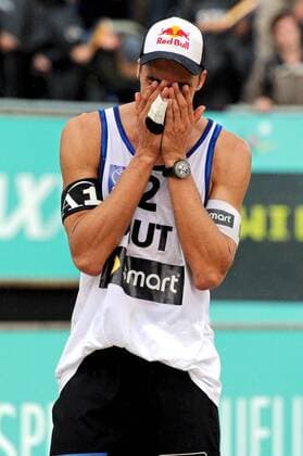 BEACHVOLLEYBALL - CEV EM 2010 BERLIN,DEUTSCHLAND,15.AUG.10 - DIVERS, BEACH VOLLEYBALL - CEV Europameisterschaft, Finale, Herren. Bild zeigt die Enttaeuschung von Matthias Mellitzer (AUT). 