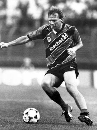 Karl Heinz Körbel (Frankfurt) Fußball 1. BL Herren Saison 1989 1990, Eintracht Frankfurt, Aufnahmedatum geschätzt Einzelbild Frankfurt M. Dynamik,