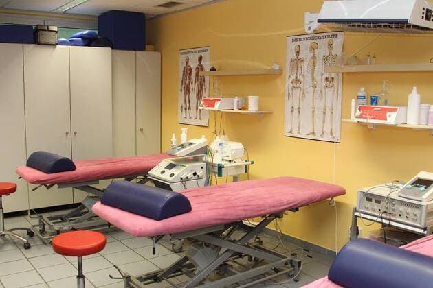17.08.2010, Köln - 1. FC Köln - Massageraum o0 Massage Physiotherapie Physio Ultraschall Ultraschallgerät