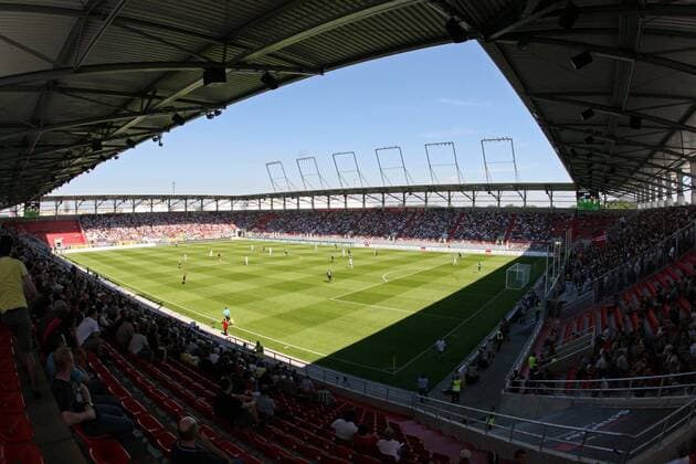 Fußball, Stadiongeschichte FC Ingolstadt 04 Audi Sportpark, Stadion, von innen, Innenansicht, FC Ingolstadt, während Spiel,