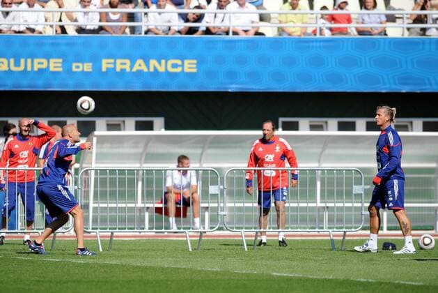 Training Nationalteam Frankreich - Clairefontaine - 01 09 2010 - Zinedine ZIDANE li. - Philippe MEXES - xAnthonyBibardxFEPx 