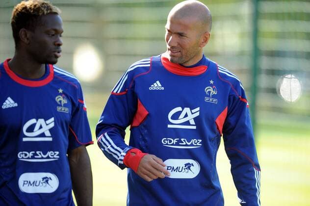 Training Nationalteam Frankreich - Clairefontaine - 01 09 2010 - Zinedine ZIDANE re. - Louis SAHA - xAnthonyBibardxFEPx 