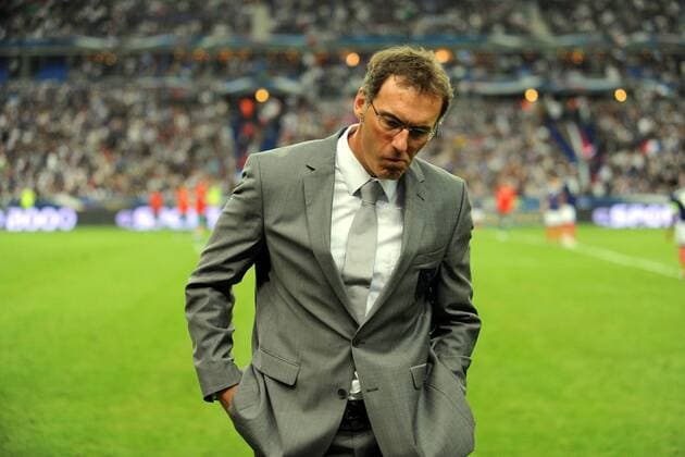 EM Qualifikation - Frankreich (blau) - Weißrussland (rot) -Nationaltrainer Laurent Blanc (FRA) enttäuscht - AxHACIDxFEP -  o0 Trainer