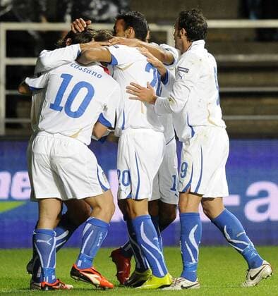 Tallinn, EM Qualifikation - Estland (blau) - Italien (weiß) - Torjubel Italien, v.li.: Antonio Cassano, Fabio Quagliarella und Giampaolo Pazzini  o0 Jubel, Freude