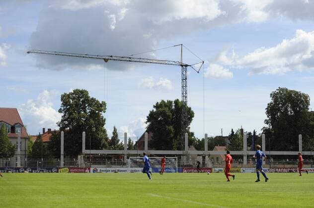 Baustelle der neuen Osttribüne im Karl-Liebknecht-Stadion des SV Babelsberg 03, Fußball, Testspiel, Saison 2010 2011, Potsdam, 03.09.2010,