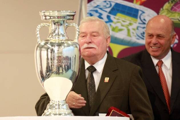 04.09.2010 LODZ - HOTEL ANDELS (LODZ, HOTEL ANDELS) - UEFA FRIENDS EURO 2012 - PZPN President GRZEGORZ LATO (R) and LECH WALESA (Poland) with Euro Trophy - 20100904CSLG0107