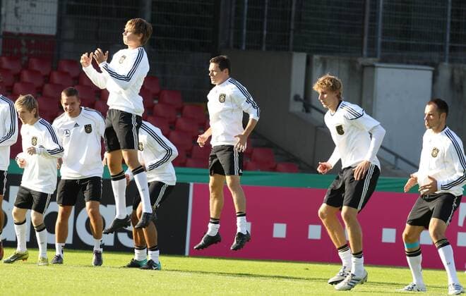 Fussball, Nationalmannschaft aus Deutschland, Training, Südstadion Köln - L-R - Marko Marin, Lukas Podolski, Holger Badstuber, Piotr Trochowski, Stefan Kießling, Heiko Westermann