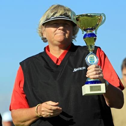 GOLF - UNIQA Ladies Golf Open WIENER NEUSTADT, Ladies European Tour, UNIQA Ladies Golf Open, GC Foehrenwald, Siegerehrung. Bild zeigt Siegerin Laura Davies (England). Keywords: Pokal. 