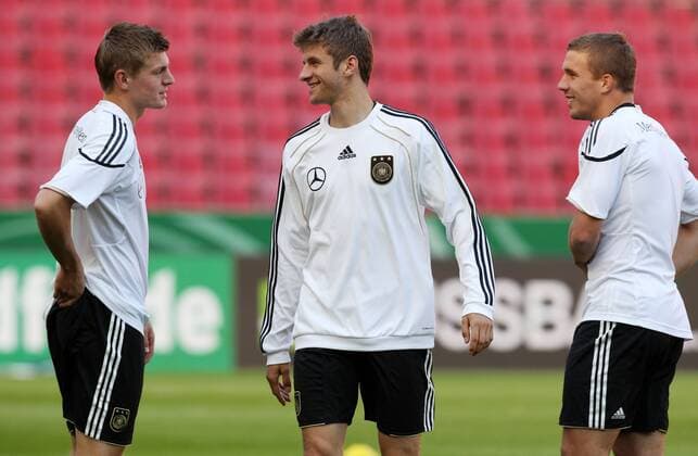Fussball, DFB Nationalmannschaft GER Training in Köln RheinEnergiestadion Köln, 06.09.2010, V.li. Toni Kroos, Thomas Müller, Lukas Podolski,