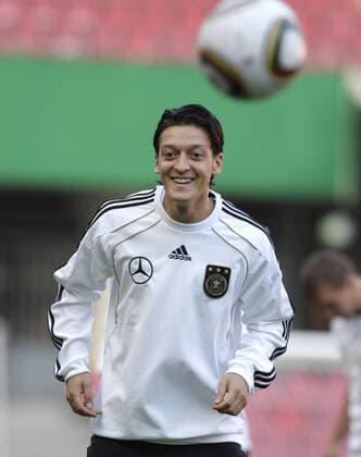 Koeln, 06.09.2010 - Training Nationalmannschaft, Mesut Oezil (Deutschland) gut drauf.