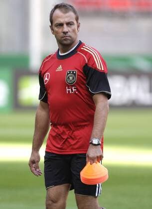 Koeln, 06.09.2010 - Training Nationalmannschaft, Co-Trainer Hans Dieter Flick (Deutschland) traegt ein Huetchen. Hansi