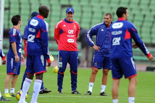 Sarajevo; EM Qualifikation, Training Frankreich - Nationaltrainer Laurent BLANC (Mitte) - Karim BENZEMA (R) - FRA --- xAnthonyxBibardxFEPx  o0 Coach