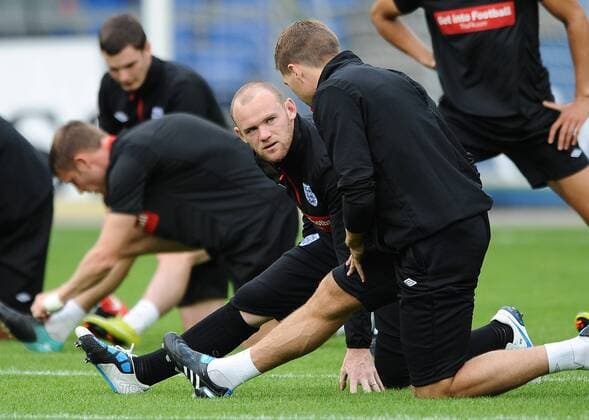 Football - England - England s Wayne Rooney (L) chats to Steven Gerrard during training at the St Jakobs Stadium, Basel 