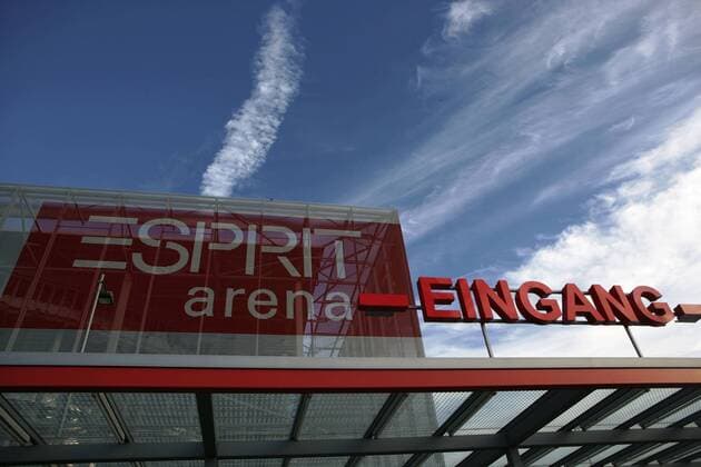 Fußball, Stadiongeschichte Fortuna Düsseldorf Esprit Arena, Heimspielstätte von Fortuna Düsseldorf o0 Stadion, Fußballstadion, außen, Außenansicht Totale Schriftzug Eingang