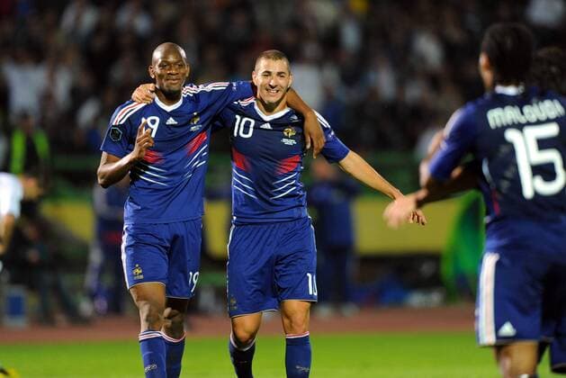 Bosnien und Herzegowina (weiß) vs. Frankreich (blau): - Abou DIABY (L) und Karim BENZEMA - BibardFEP- 