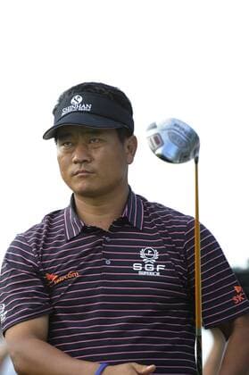 09 September 2010: K. J. Choi (South Korea) after hitting off of the 18th tee, while golfing in round one, of the third leg of the FedEx Cup, during the BMW Championship on Dubsdread, at Cog Hill Golf & Country Club, Lemont, Il Icon4840909201052721 o0 Kyoung Ju KJ Südkorea Aktion EDITORIAL USE ONLY