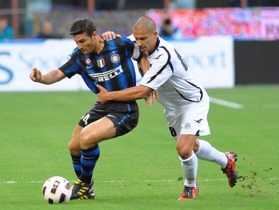 Javier ZANETTI Inter, Gokhan INLER Udinese Inter Mailand (blau) vs. Udinese Calcio (weiß) 2:1 massimoxoliva