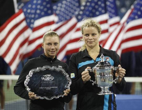 US Open 2010, Flushing Meadows - Damen Finale, Siegerehrung, Siegerin Kim Clijsters (BEL, L) und Finalistin Vera Zvonareva (RUS)