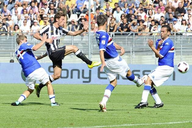 Turin - Serie A - Juventus Turin (schwarz) - Sampdoria Genua (blau): Claudio Marchisio (Juve, 2.v.li.) erzielt das 1:1  o0 Tor