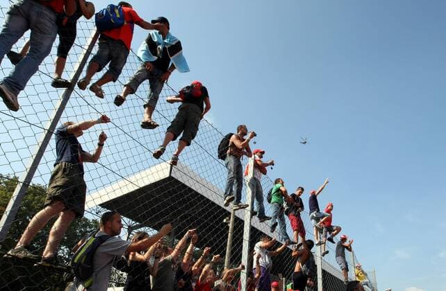 FORMEL 1 - GP von Italien MONZA,ITALIEN,12.SEP.10 - MOTORSPORT, FORMEL 1 - Grand Prix von Italien, Autodromo Nazionale. Bild zeigt Fans am Zaun.  o0 Zuschauer,