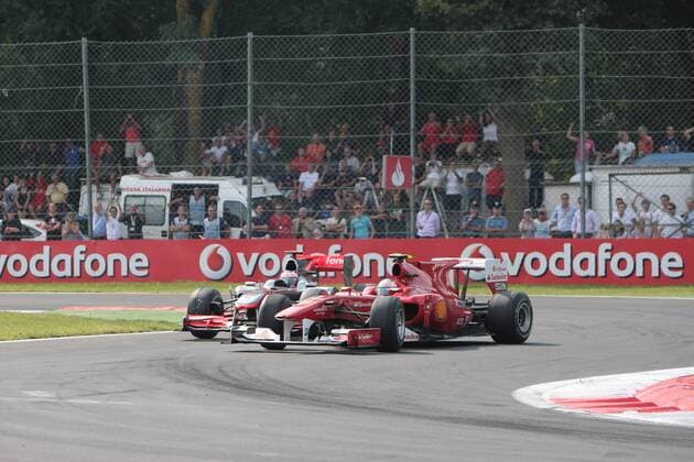 Race, Fernando Alonso (ESP, R), Scuderia Ferrari, F10 race winner and Jenson Button (GBR), McLaren Mercedes, MP4-25 Italian Grand Prix - 