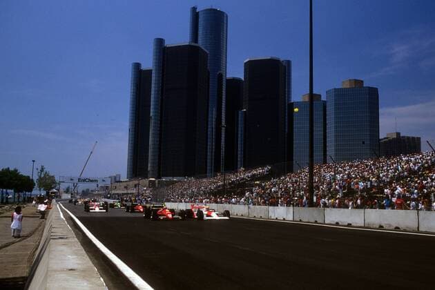 Start zum GP der USA in Detroit 1988: Ayrton Senna (Brasilien McLaren Honda, re.9 neben Gerhard Berger (Österreich Ferrari)  o0 Sportstätte Totale Rennstrecke Rennkurs Strecke Kurs Circuit Gerade, Startgerade, Zielgerade
