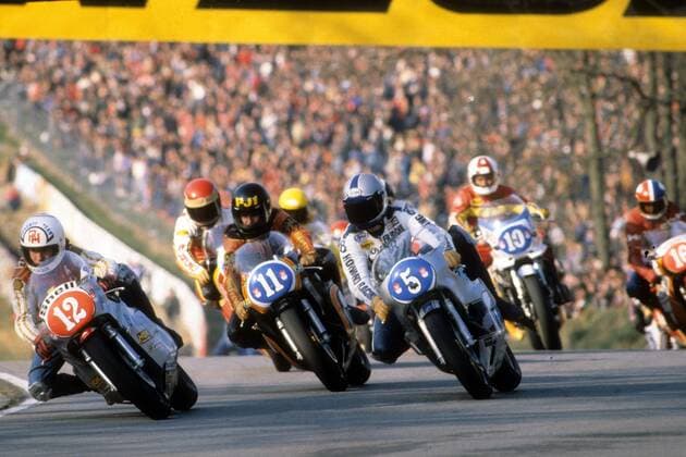 Start in Brands Hatch: Ron Haslam (England, 12) vor Freddie Spencer (USA, 5), Bud Aksland (11)  o0 Aktion Askland