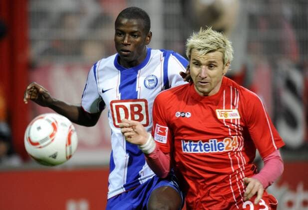 Ramos Vasquez (li., Hertha) und Björn Brunnemann (Union), 1.FC Union Berlin - Hertha BSC Berlin