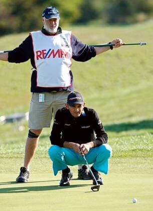 GOLF - Austrian Golf Open ATZENBRUGG,AUSTRIA,18.SEP.10 - DIVERS, GOLF - European Tour, Austrian GolfOpen, GC Diamond Country Club. Bild zeigt Markus Brier (AUT) vor Caddy Max Zechmann. 