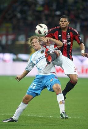 THIAGO SILVA (Milan, R) gegen MAXI LOPEZ - AC Mailand (rot) - Catania Calcio -