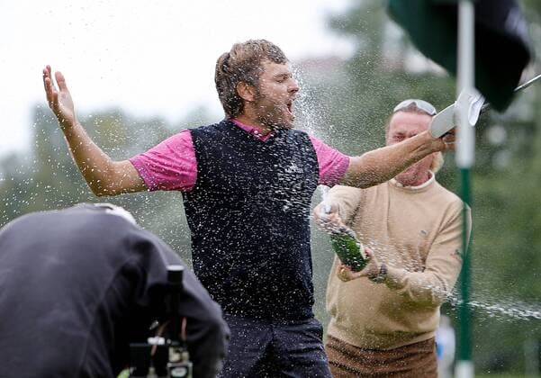 GOLF - Austrian Golf Open ATZENBRUGG,AUSTRIA,19.SEP.10 - DIVERS, GOLF - European Tour, Austrian GolfOpen, GC Diamond Country Club, Siegerehrung. Bild zeigt Sieger Jose Manuel Lara (L) und Miguel Angel Jimenez (beide ESP). Keywords. Sektdusche. 