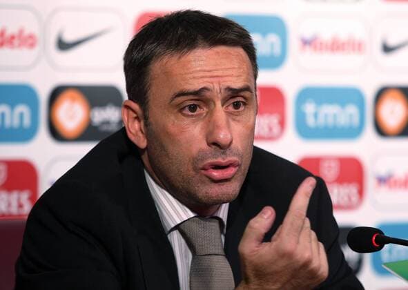 PORTUGAL,LISBON : Portugal s National team new coach Paulo Bento talks to journalists during press conference at FPF Portuguese Football Federation in Lisbon on 22 September 2010 - PAULOxAMORIMxLATINPHOTO  PA002