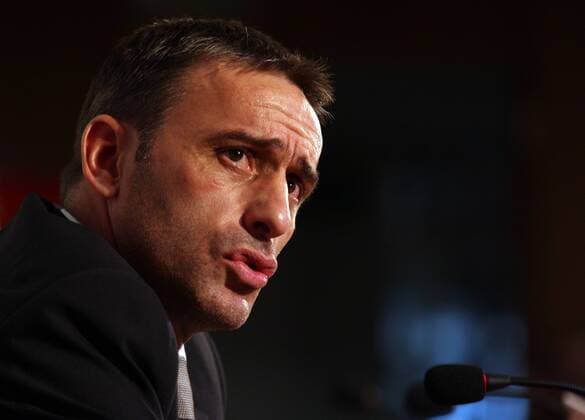 PORTUGAL,LISBON : Portugal s National team new coach Paulo Bento talks to journalists during press conference at FPF Portuguese Football Federation in Lisbon on 22 September 2010 - PAULOxAMORIMxLATINPHOTO  PA007