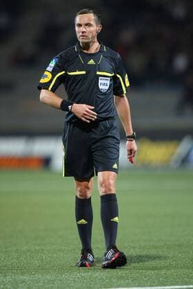 FC Lorient (orange) vs. Stade Brest (rot) - Schiedsrichter Stephane Lannoy  VincentMichelFEP