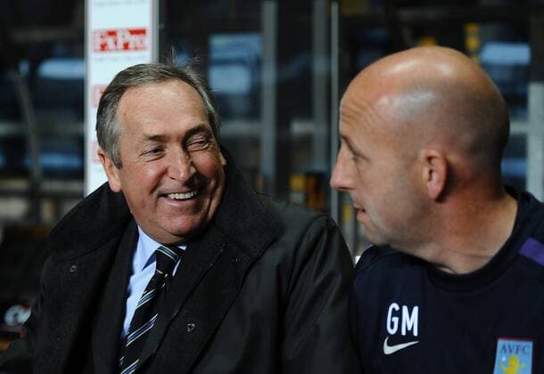 Fußball, Trainerhistorie, Aston Villa Football - Carling Cup Third Round - Aston Villa vs Blackburn Rovers - Aston Villa s coach Gerard Houllier (L) chats to Assistant Manager Gary McAllister at Villa Park, Birmingham  o0 Mc Allister, Co, Freude