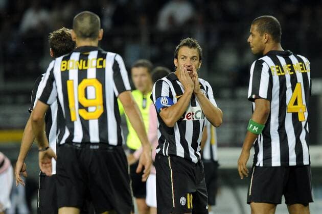 Juventus Turin Juve (Schwarz) vs US Palermo (Rosa): Alessandro Del Piero 2.re. Und Felipe Melo  o0 Enttäuschung