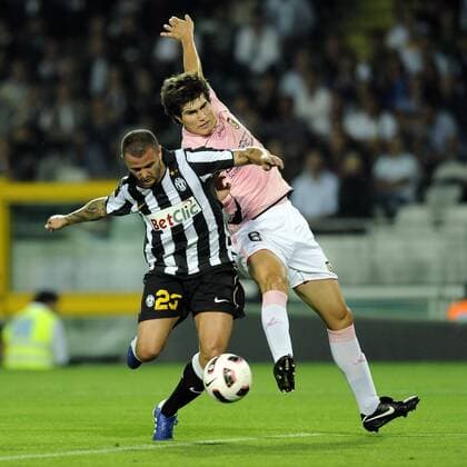 Juventus Turin Juve (Schwarz) vs US Palermo (Rosa): Simone Pepe li.-Ezequiel Munoz 