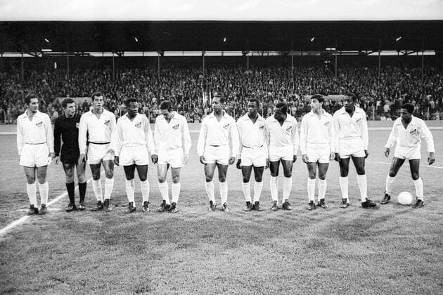 Mannschaftsvorstellung FC Santos mit Pele (4.v.li.) Fußball Herren Saison 1966 1967, TSV 1860 München - FC Santos 4:5, Test, Testspiel Gruppe München