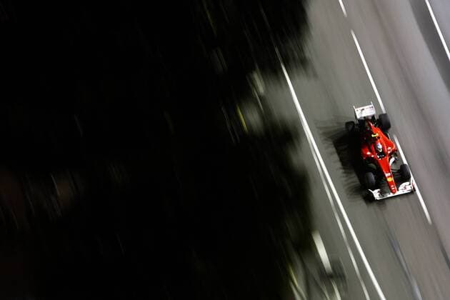Formula One - Singapore: Fernando Alonso (ESP), Scuderia Ferrari, F10  o0 Mitzieher Dynamik oben Vogelperspektive