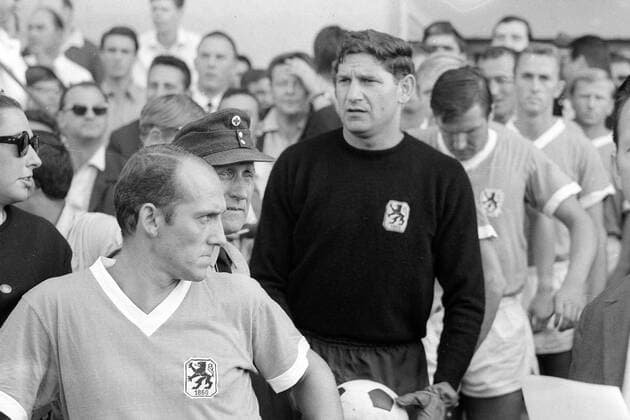 1860 bereit zum Einmarsch, v. li.: Peter Grosser, Torwart Petar Radi Radenkovic, Rudolf Brunnenmeier Fußball 1. BL Herren Saison 1967 1968, TSV 1860 München - Eintracht Braunschweig 1:0 Gruppe München