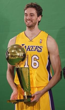 Los Angeles Laker s Pau Gasol poses for photos during the media day at the Lakers training facility in El Segundo, Ca., on September 25, 2010 (UPI Photo Lori Shepler)  LAP20100925410