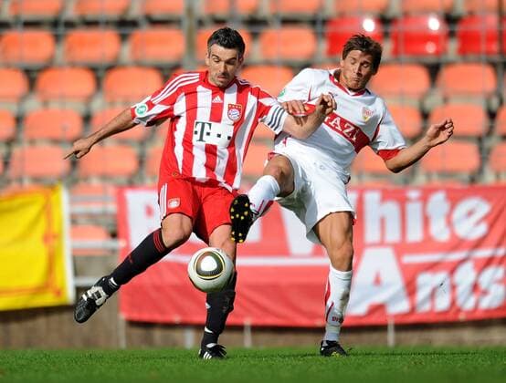 26.09.2010, München - 3. Liga 2010 2011 - FC Bayern München II vs VfB Stuttgart II 1:1 - Amateure U23 U 23 --- Danny Schwarz (li, FC Bayern II) gegen Michael Gardawski (re, Stuttgart II) 