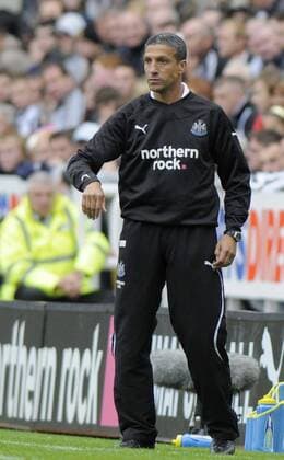 Fußball, Trainerhistorie Newcastle United von 1895 bis heute Newcastle United s Coach Chris Hughton, Newcastle United (black white) - Stoke City (red white) EDITORIAL USE ONLY. No use with unauthorised audio, video, data, fixture lists, club league logos or live services. Online in-match use limited to 120 images, no video emulation. No use in betting, games or single club league player publications.